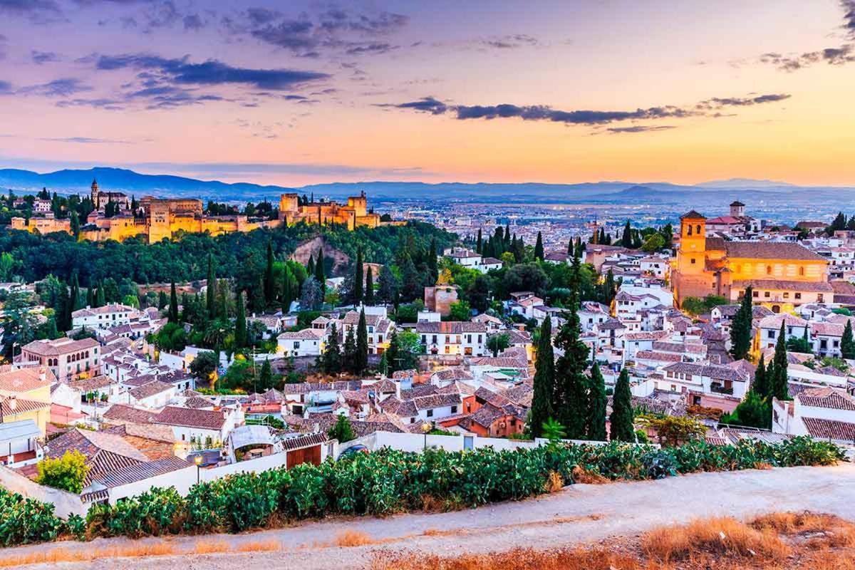 Warm Central Apartment Albayzin - Free Parking 15 Min Away Granada Buitenkant foto